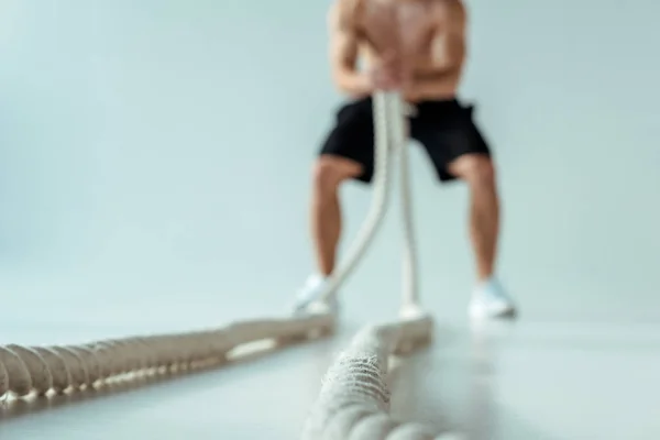 Selective Focus Sexy Muscular Bodybuilder Bare Torso Exercising Battle Rope — Stock Photo, Image