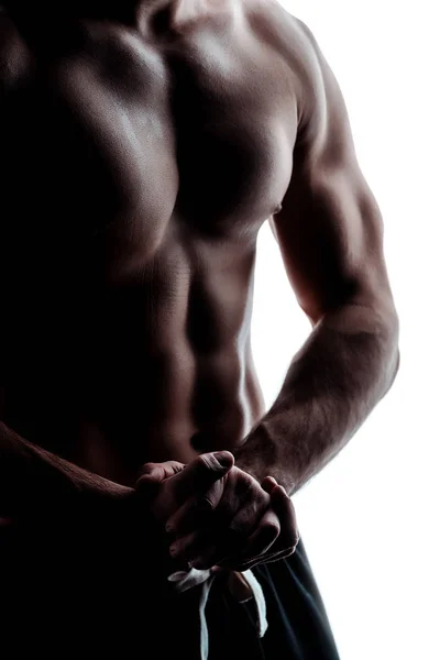 Teilaufnahme Von Sexy Muskulösen Bodybuilder Mit Nacktem Oberkörper Posiert Schatten — Stockfoto
