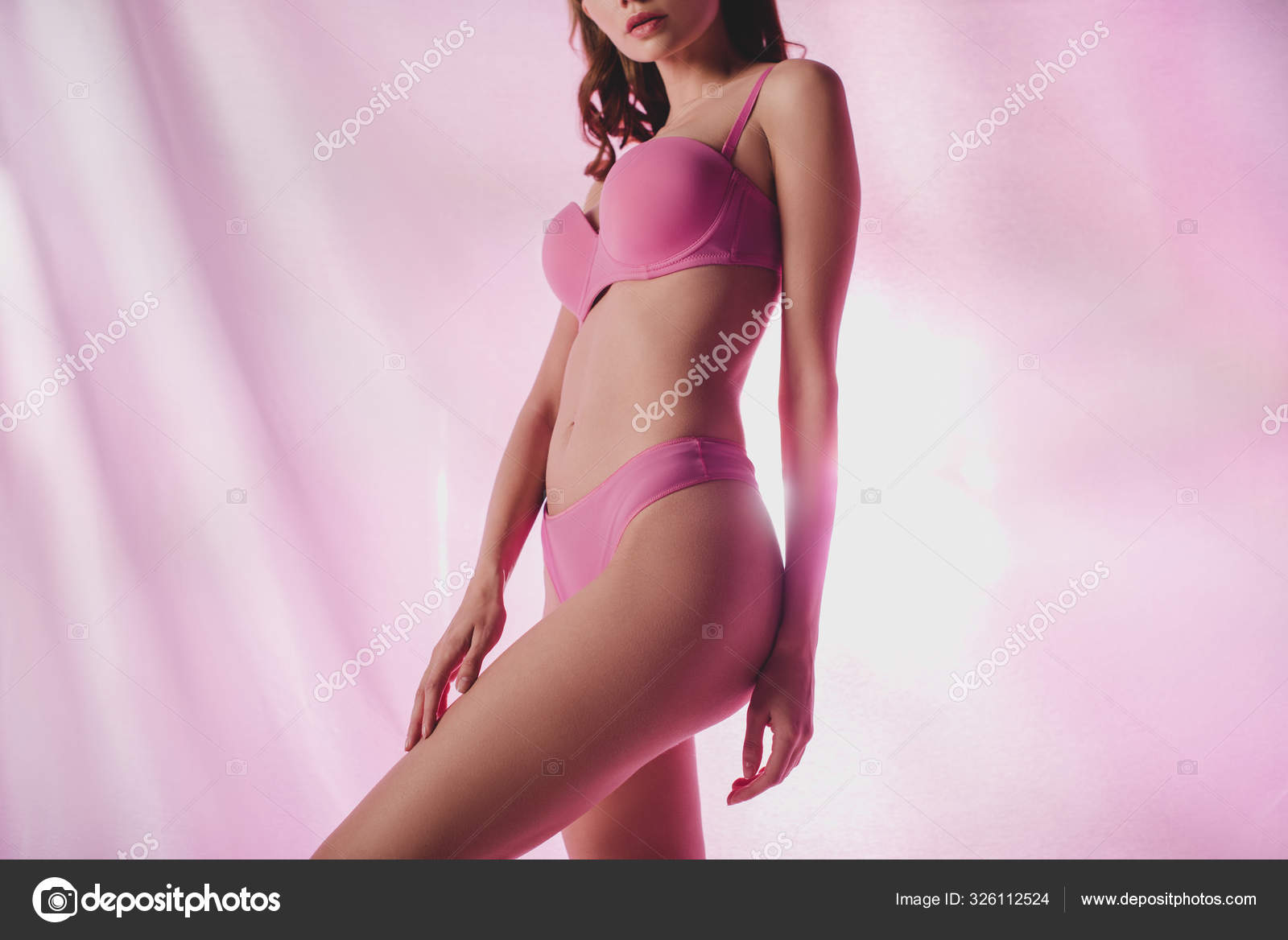 brunette babe pink bra sex gallerie