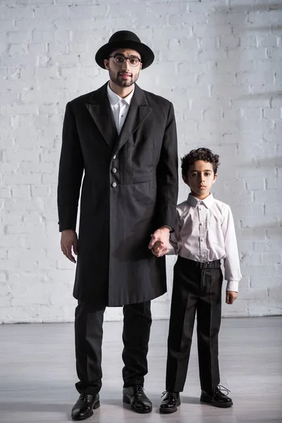 Handsome Jewish Father Cute Son Holding Hands — Stock Photo, Image