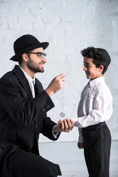 Side View Smiling Jewish Father Giving Star David Necklace Son — Stock Photo, Image