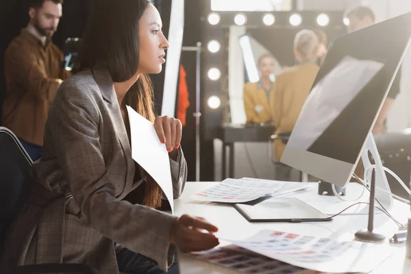 Side View Attractive Producer Sitting Table Looking Computer Backstage — Stock Photo, Image