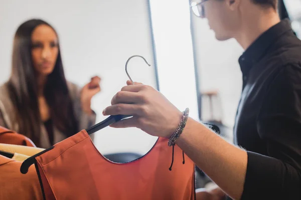 Selective Focus Stylist Showing Clothes Producer Backstage — Stock Photo, Image