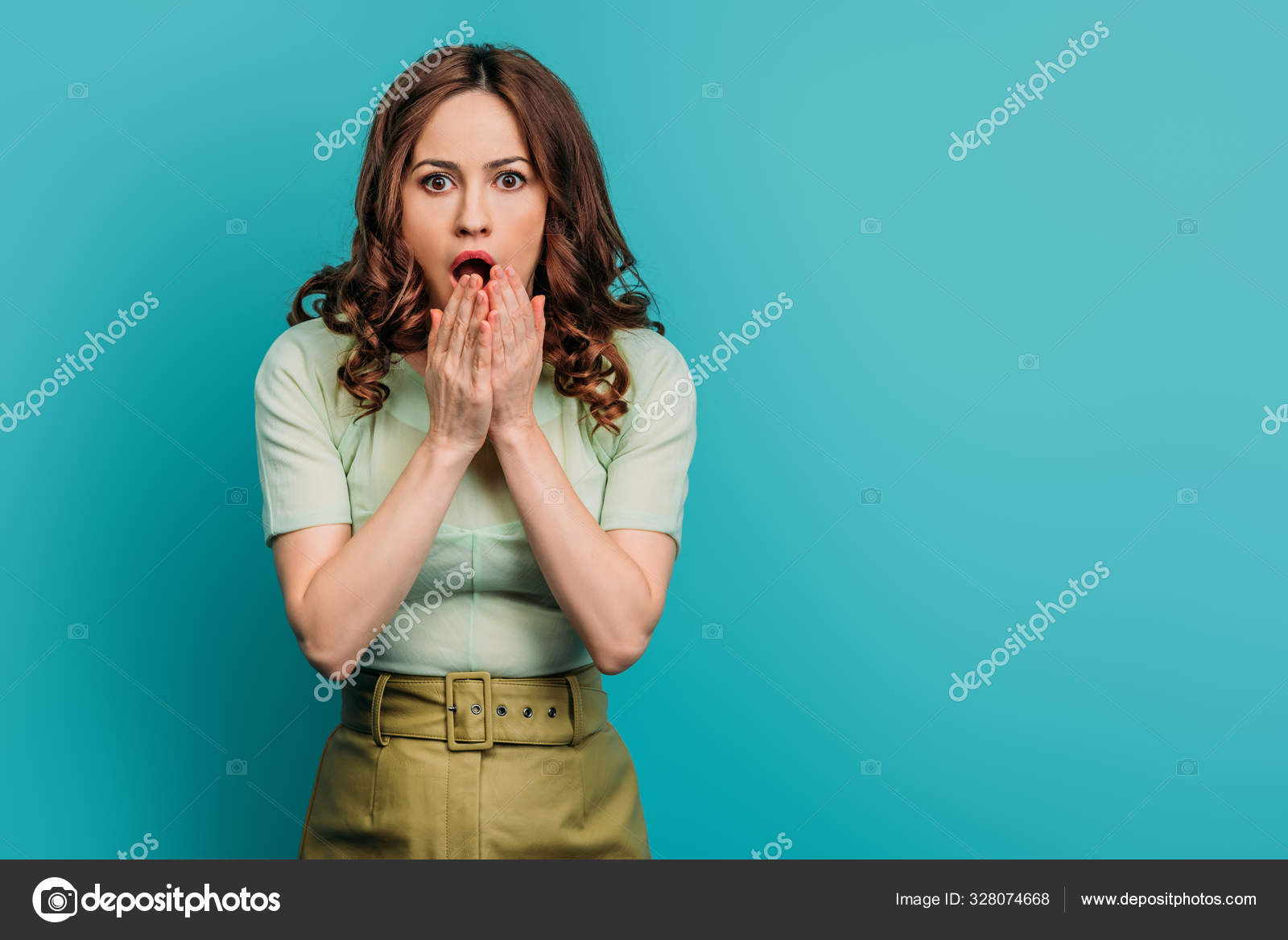 Chokeret Kvinde Hænder Nærheden Ansigtet Mens Står Med Åben — Stock-foto © VitalikRadko #328074668