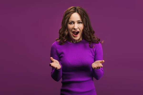 Excited Woman Standing Open Arms Looking Camera Purple Background — Stock Photo, Image