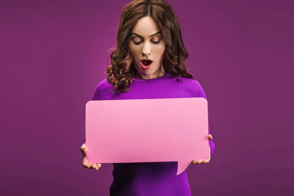 Surprised Woman Holding Speech Bubble Purple Background — 스톡 사진