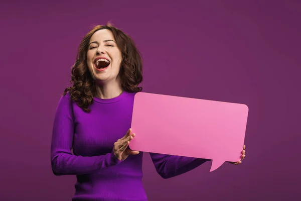 Cheerful Woman Laughing While Holding Speech Bubble Purple Background — Stock Photo, Image