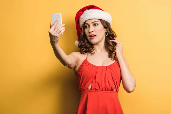 Elegant Woman Santa Hat Taking Selfie Smartphone Yellow Background — Stock Photo, Image