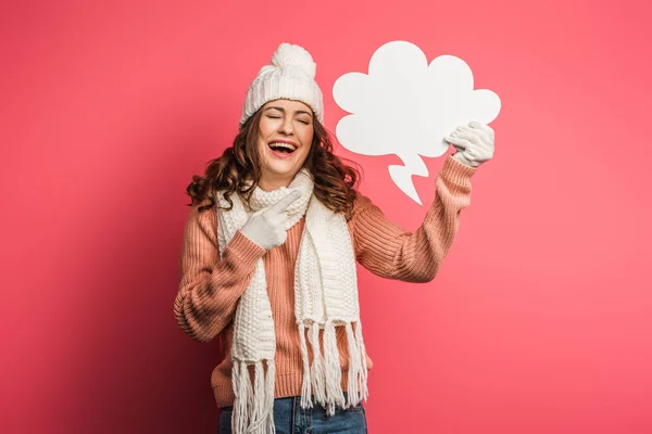 Risueño Chica Cálido Sombrero Bufanda Apuntando Con Dedo Burbuja Pensamiento — Foto de Stock