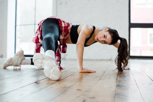 Selective Focus Flexible Woman Posing While Dancing Jazz Funk — Stock Photo, Image