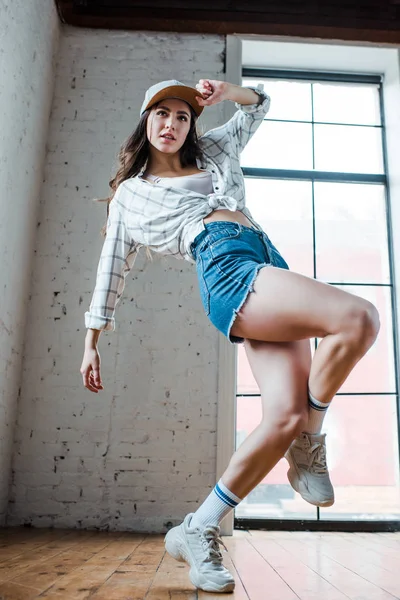 Attractive Dancer Posing Touching Cap Dance Studio — Stock Photo, Image