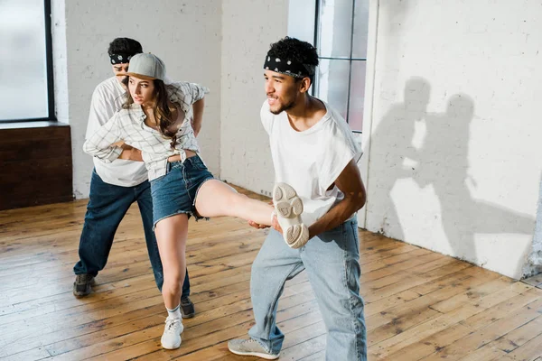 Happy African American Dancer Holding Leg Girl Dance Studio — Stock Photo, Image