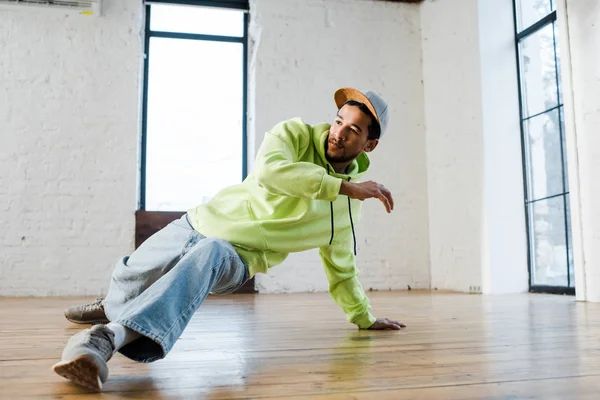 Stylish African American Man Cap Breakdancing Dance Studio — Stok fotoğraf