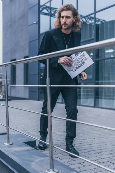 Fashionable Businessman Black Suit Walking Newspaper Office Building Railing — Stock Photo, Image