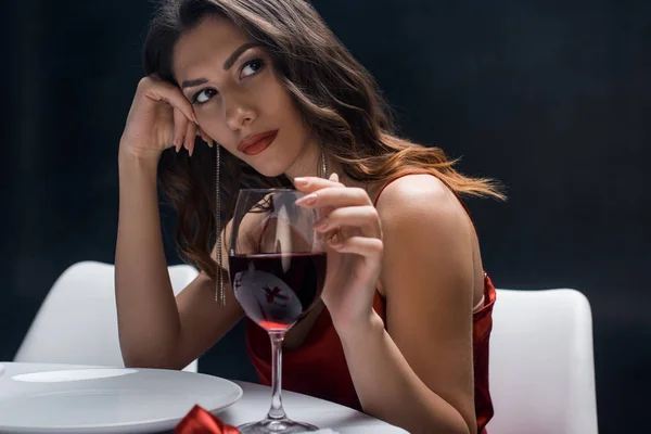 Beautiful Woman Wine Glass Looking Away Served Table Isolated Black — Stock Photo, Image