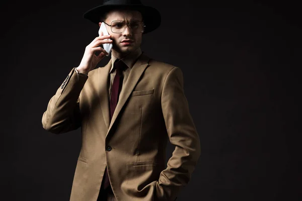 Serious Elegant Man Beige Suit Hat Eyeglasses Talking Smartphone Isolated — Stock Photo, Image