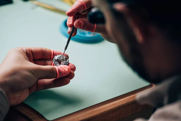 Selective Focus Watchmaker Setting Detail Screwdriver Table — Stock Photo, Image