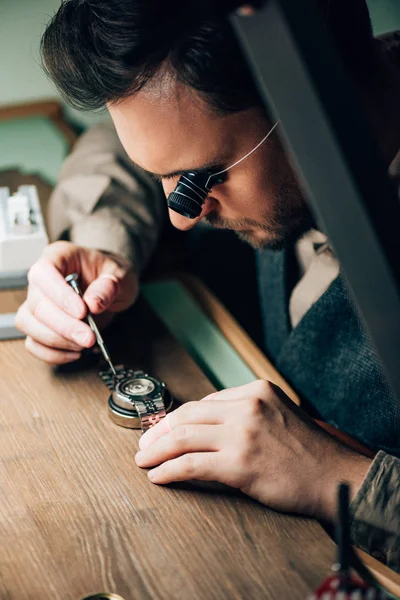 Selective Focus Clockmaker Working Wristwatch Screwdriver Table — Stock Photo, Image