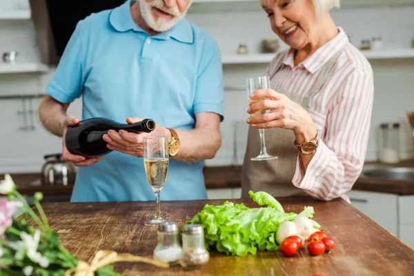 Selective Focus Smiling Woman Looking Husband Pouring Champagne Bouquet Vegetables — Stock Photo, Image