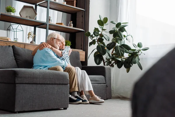 Side View Senior Couple Hugging Couch Living Room — 스톡 사진