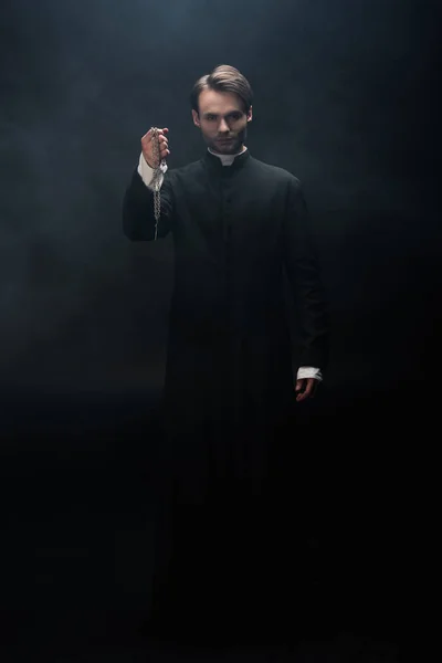 Full Length View Confident Catholic Priest Holding Necklace Cross Black — Stock Photo, Image