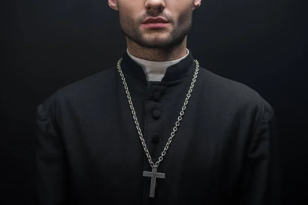 Teilansicht Des Katholischen Priesters Mit Silbernem Kreuz Auf Halskette Isoliert — Stockfoto