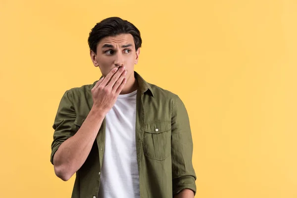 Shocked Man Casual Clothes Closing Mouth Isolated Yellow — Stock Photo, Image