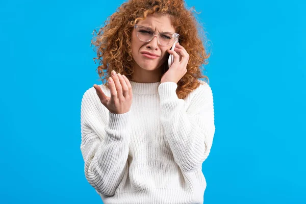 Confused Crying Woman Eyeglasses Talking Smartphone Isolated Blue — Stockfoto