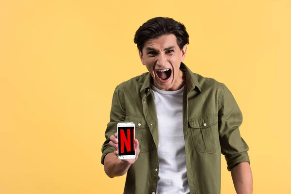 Kyiv Ukraine November 2019 Angry Yelling Man Showing Smartphone Netflix — Stock Photo, Image