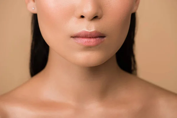 베이지 고립된 아름다운 알몸의 아시아 소녀의 — 스톡 사진