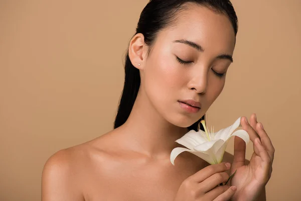 Beautiful Naked Asian Girl Closed Eyes White Lily Isolated Beige — Stock Photo, Image