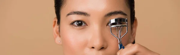 Cropped View Beautiful Asian Girl Using Eyelash Curlers Isolated Beige — Stock Photo, Image