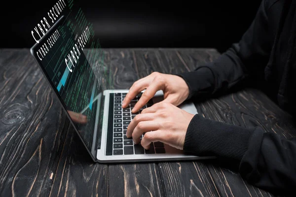 Abgeschnittene Ansicht Von Hackern Mit Laptop Mit Cyber Security Schriftzug — Stockfoto