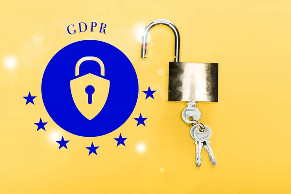 Vista Superior Armário Com Chaves Perto Gdpr Lettering Amarelo — Fotografia de Stock