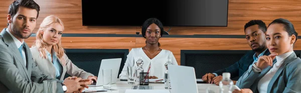 Panoramic Shot Young Confident Multicultural Businesspeople Looking Camera While Sitting — Stock Photo, Image