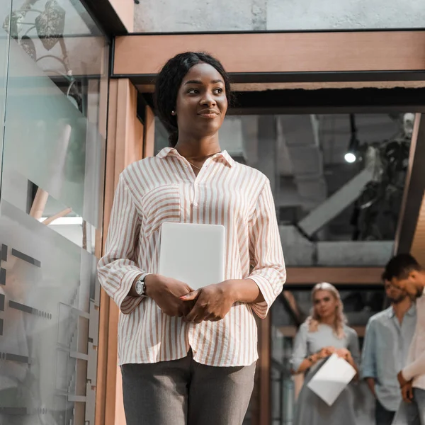 Happy African American Businesswoman Looking Away Holding Digital Tablet While — Stock Photo, Image