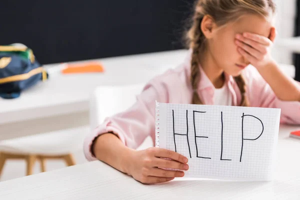 Selective Focus Paper Help Lettering Hand Upset Schoolgirl Covering Eyes — Stock Photo, Image
