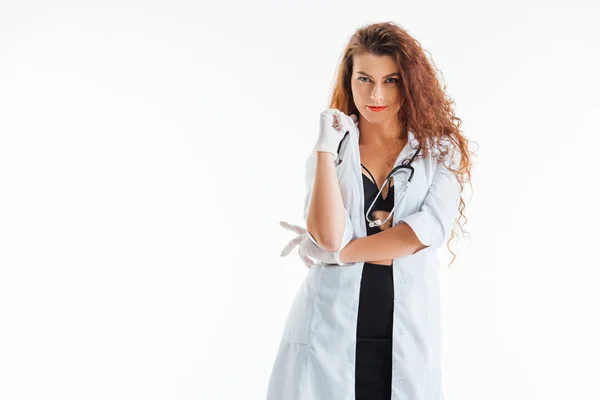 Sexy Krankenschwester Latex Handschuhen Schaut Auf Kamera Isoliert Auf Weiß — Stockfoto