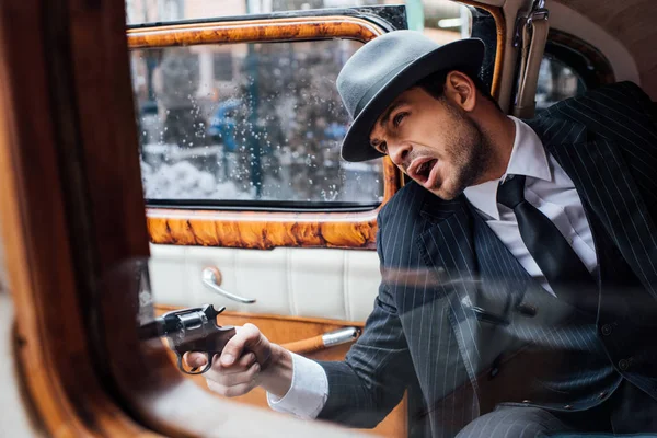 Selective Focus Gangster Shouting Aiming Gun Car — Stock Photo, Image