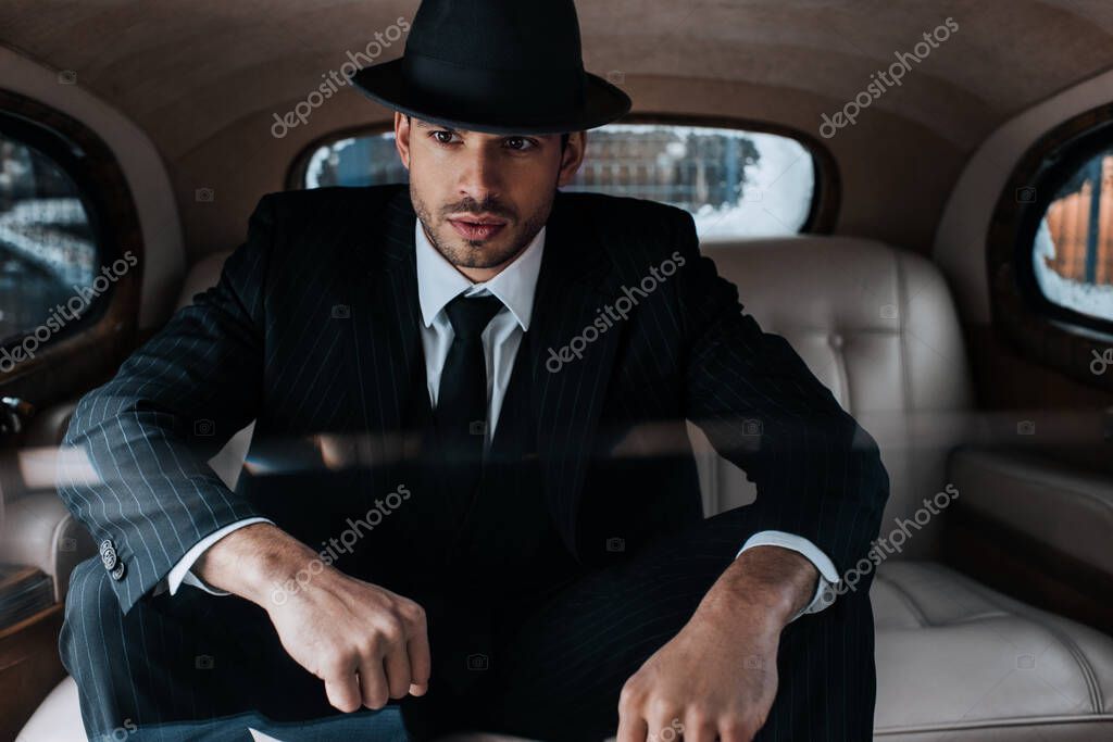 [Imagen: depositphotos_346561136-stock-photo-sele...-black.jpg]