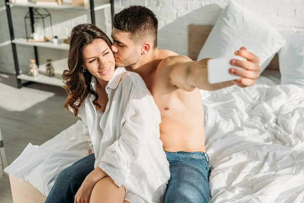 Selective Focus Sexy Shirtless Man Taking Selfie Smartphone Happy Girlfriend — Stock Photo, Image