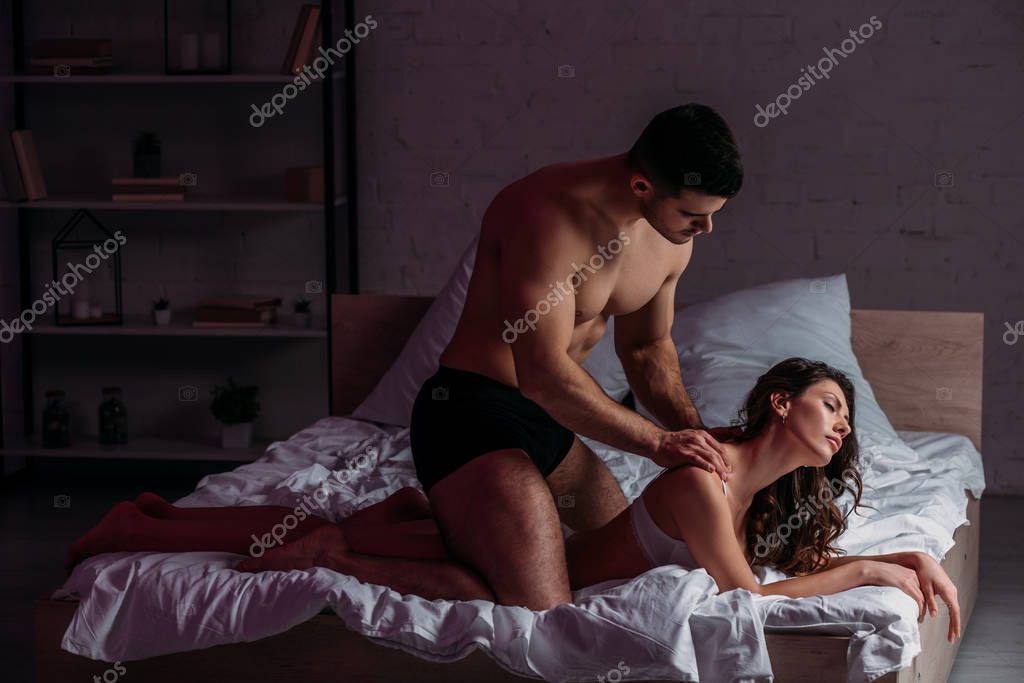 Qora sik qizlarni sikadi