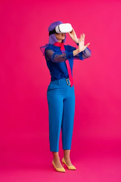 Menina Arte Pop Azul Blusa Elegante Usando Fone Ouvido Realidade — Fotografia de Stock