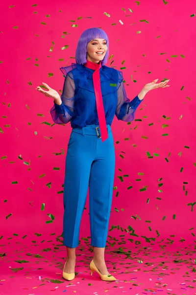 Gyönyörű Boldog Pop Art Lány Fél Konfetti Rózsaszín — Stock Fotó