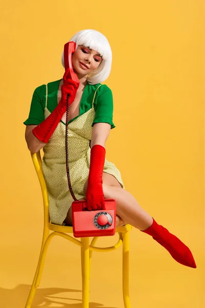 Pop Art Girl White Wig Talking Retro Telephone Yellow — Stock Photo, Image