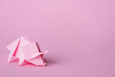 Pembe üzerine küçük kağıt gergedan fotokopi alanı 
