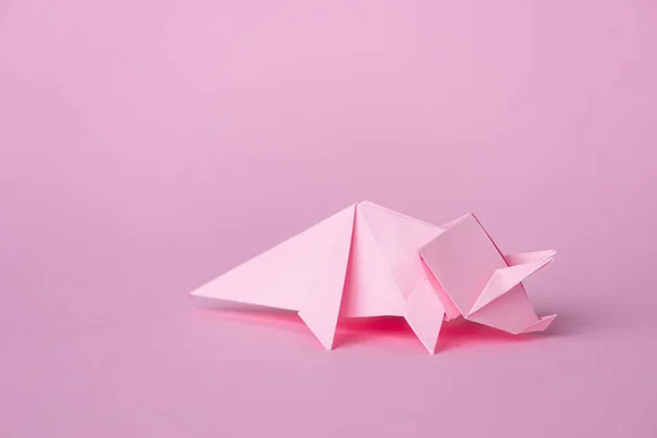 Petit Origami Rhinocéros Sur Rose Avec Espace Copie — Photo