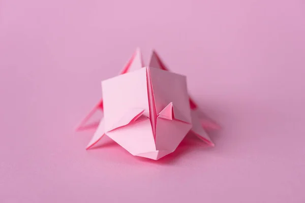 Selektiver Fokus Kleiner Origami Nashörner Auf Rosa Mit Kopierraum — Stockfoto