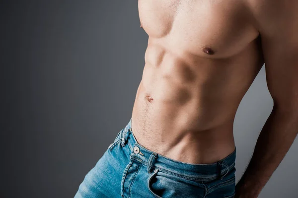 Corte Vista Sexy Muscular Homem Jeans Cinza — Fotografia de Stock