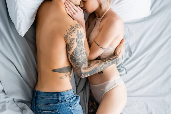 Top View Muscular Tattooed Man Hugging Woman Underwear Bed — Stock Photo, Image